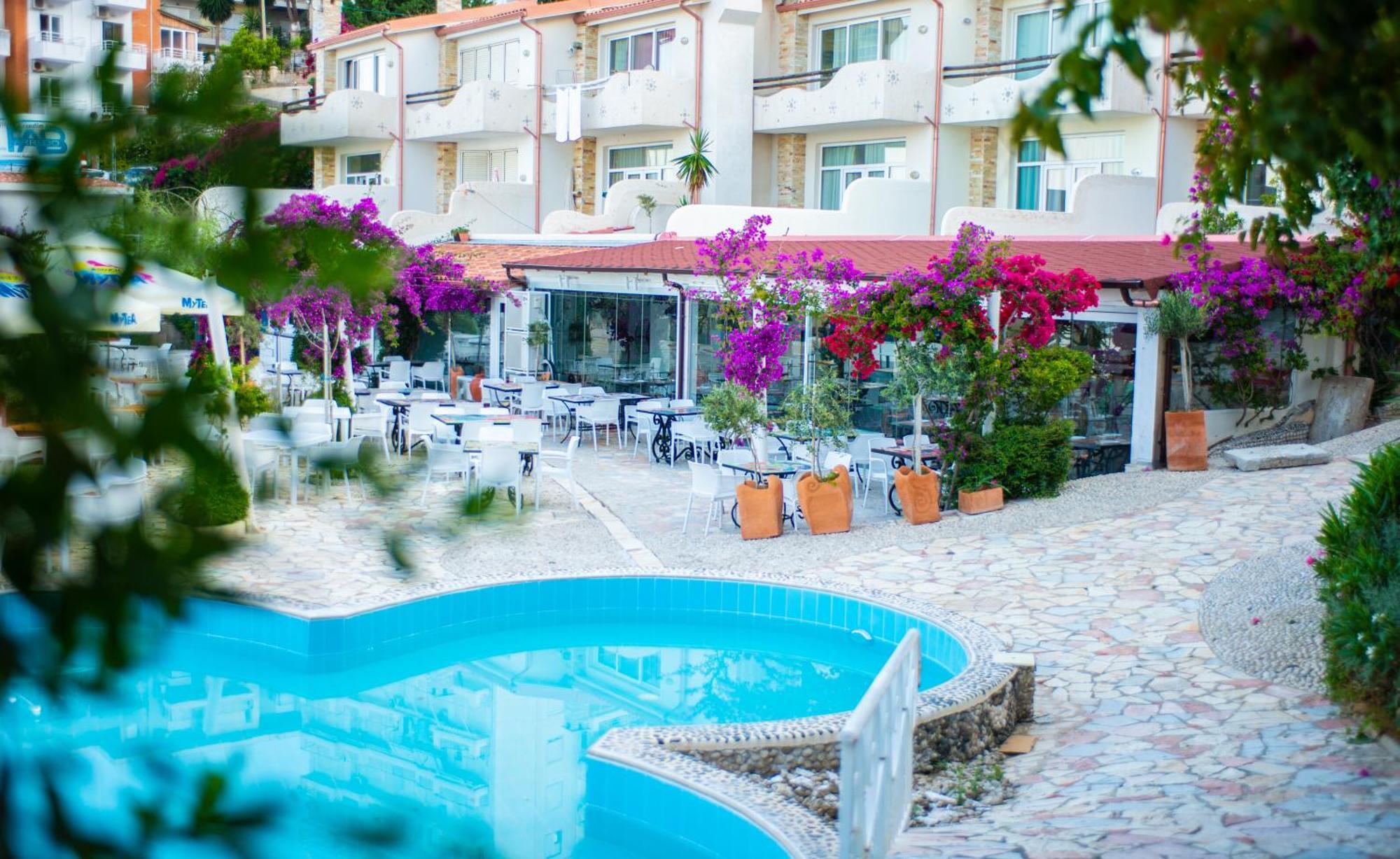 Bougainville Bay Sarandë