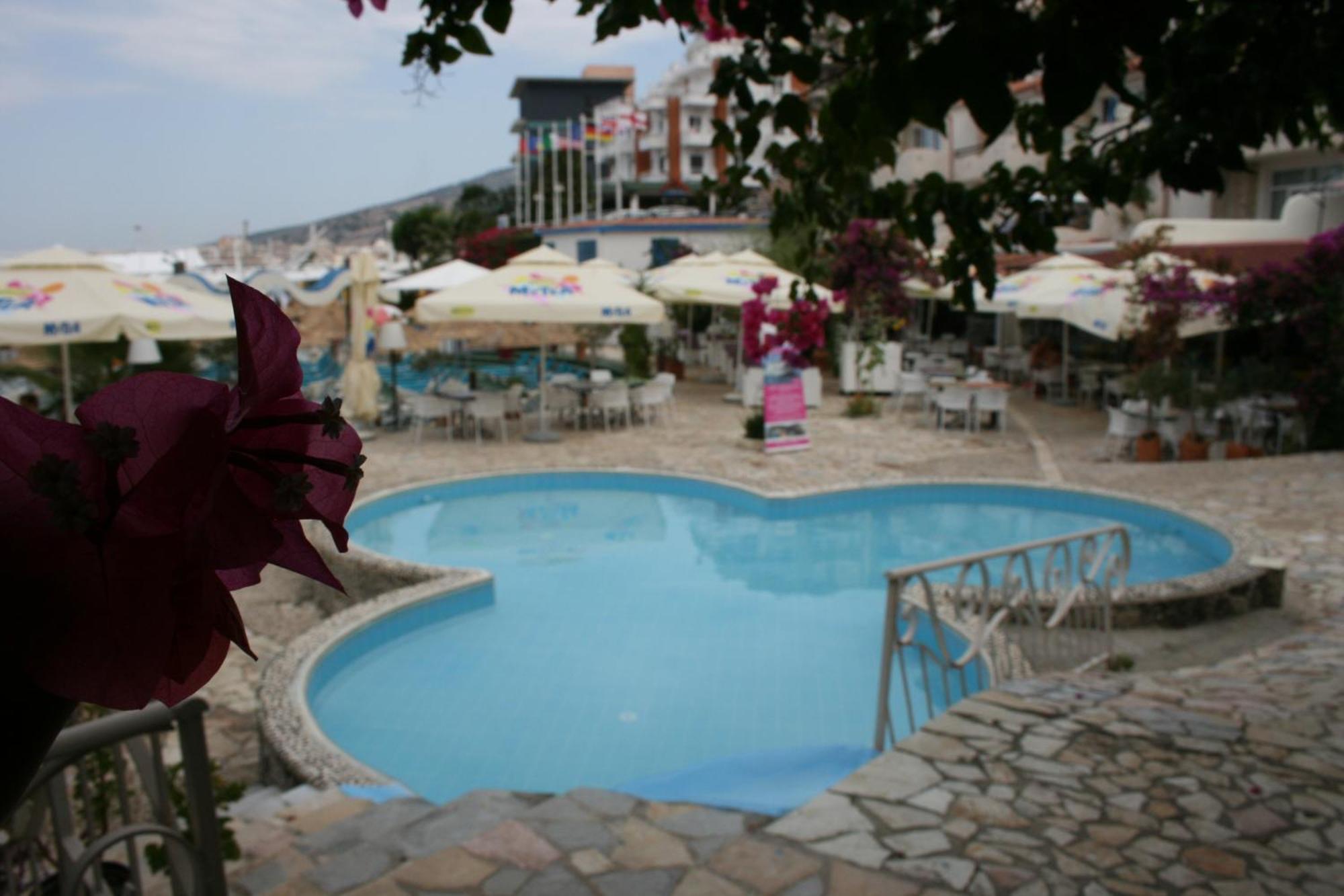 Bougainville Bay * Sarande